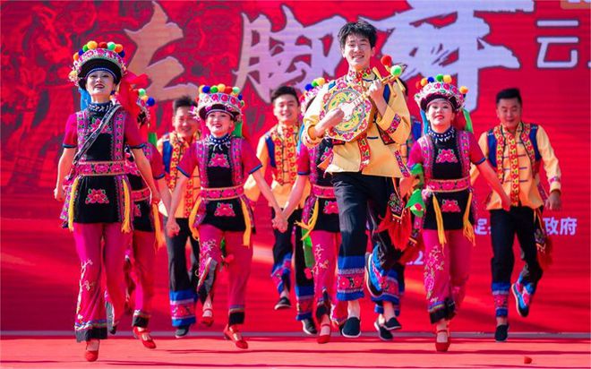 云南左腳舞，文化現(xiàn)象還是傳統(tǒng)傳承？探索其最新發(fā)展