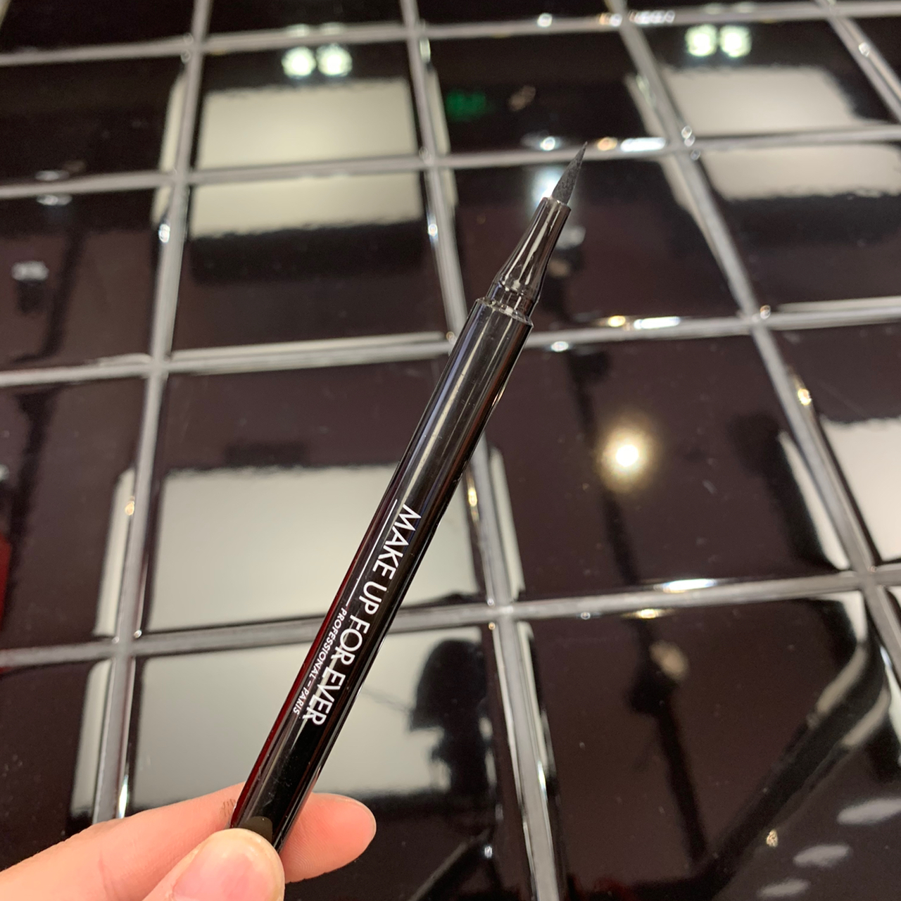 眼線筆最新使用指南，初學者與進階用戶的必備教程，帶你掌握最新眼線筆技巧