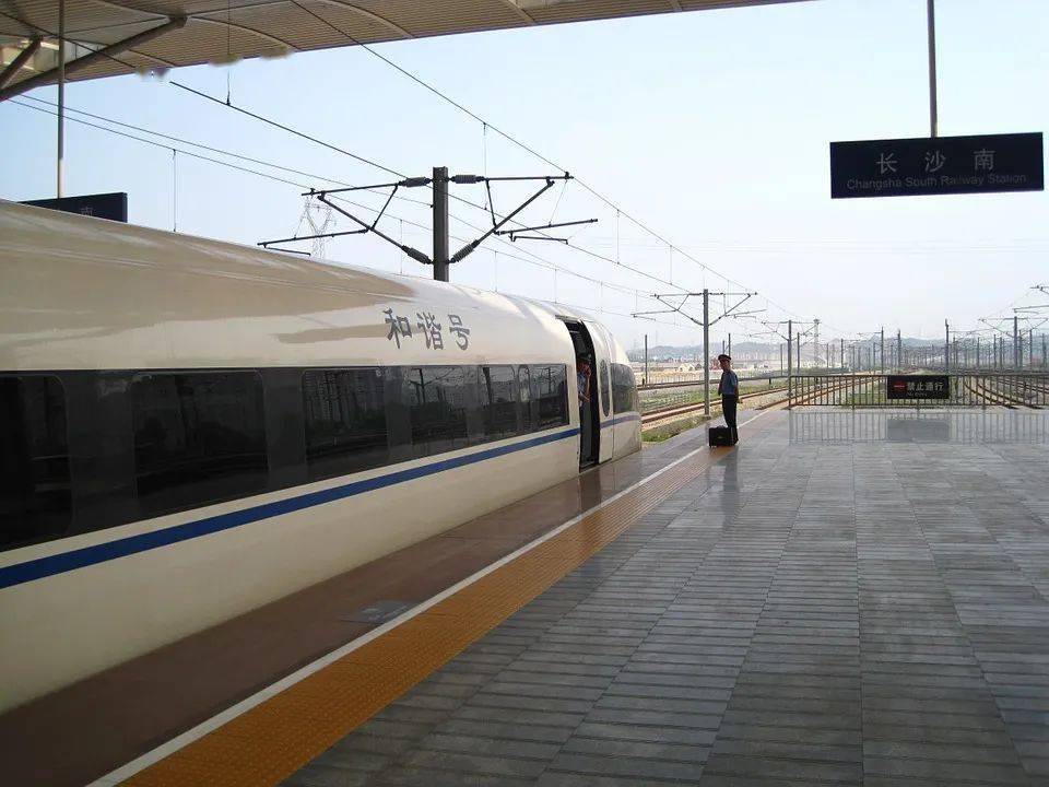 高鐵列車時速最新,高鐵列車時速最新，速度與友情的奇妙旅程