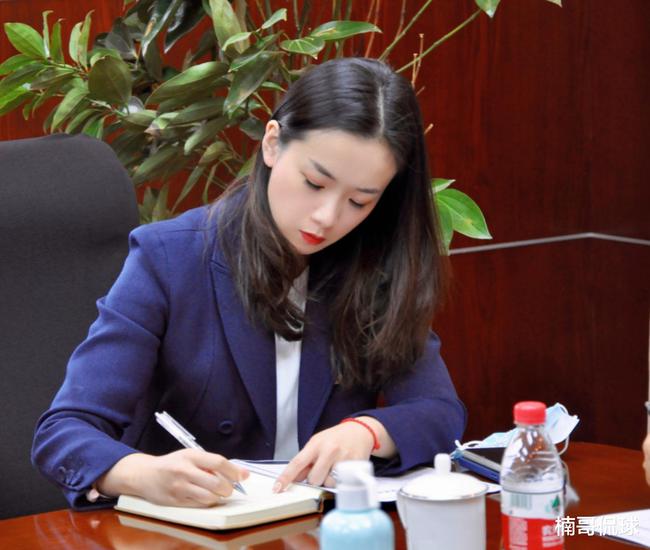 欣新老公個人信息揭秘，自然美景探索之旅的伴侶