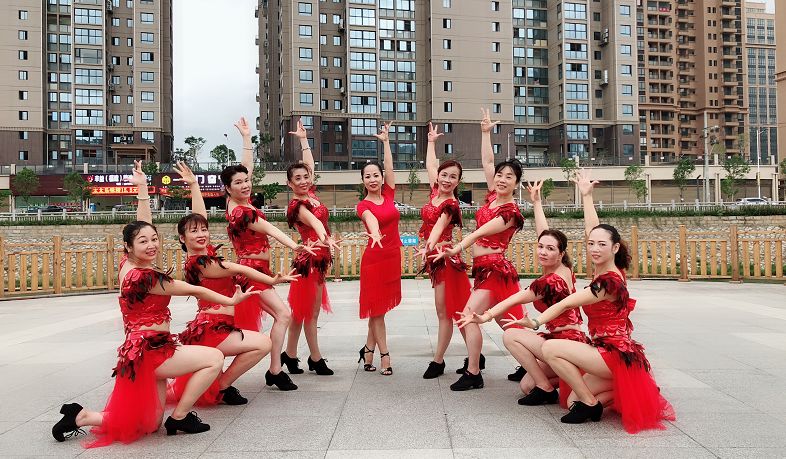 智能科技引領廣場舞熱潮，最新熱門歌曲走紅舞蹈潮流