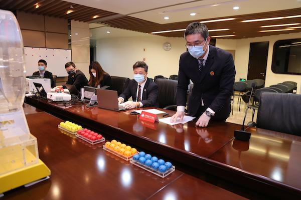 小楊的幸運日，如何成功購買新股上市的策略與技巧