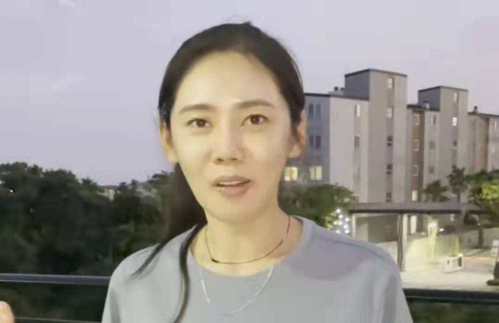 秋瓷炫近況，展現變化中的力量與自信之光