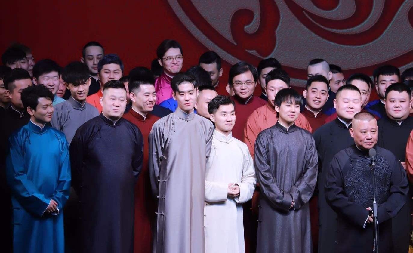 德云社相聲明星璀璨風采一覽，探尋演員照片背后的故事