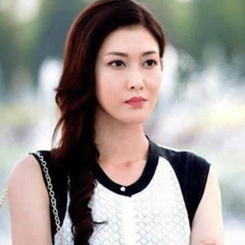 艾莉，演藝之路的璀璨之星