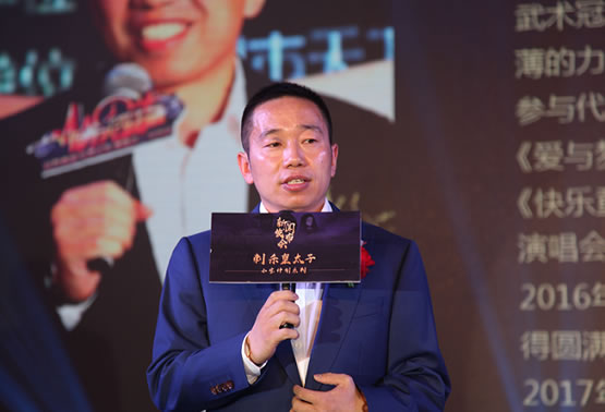 演員寶德探尋隱秘寶藏，小巷特色小店的奇妙故事