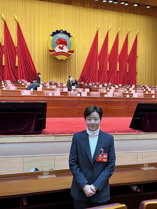 ＂2025香港全年免費資料＂的：時尚法則實現_旗艦款7.53