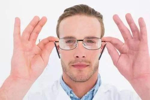 時代背景下的近視眼手術價格深度探析