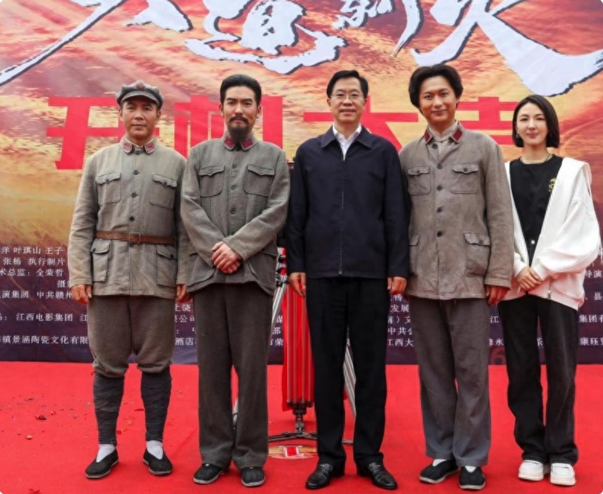 張博男演員，日常小趣事與友情之光的閃耀時刻