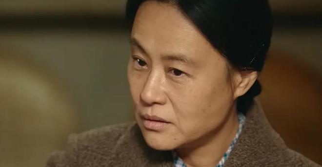 探究表演藝術中的真實與虛構，演員與角色的博弈