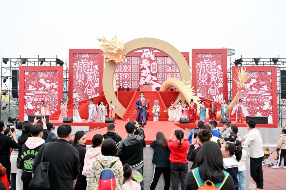 李靜妍的新發(fā)現(xiàn)，小巷中的隱藏寶藏