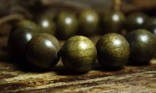 揭秘金絲楠木手串價格大全，一文掌握全面信息！