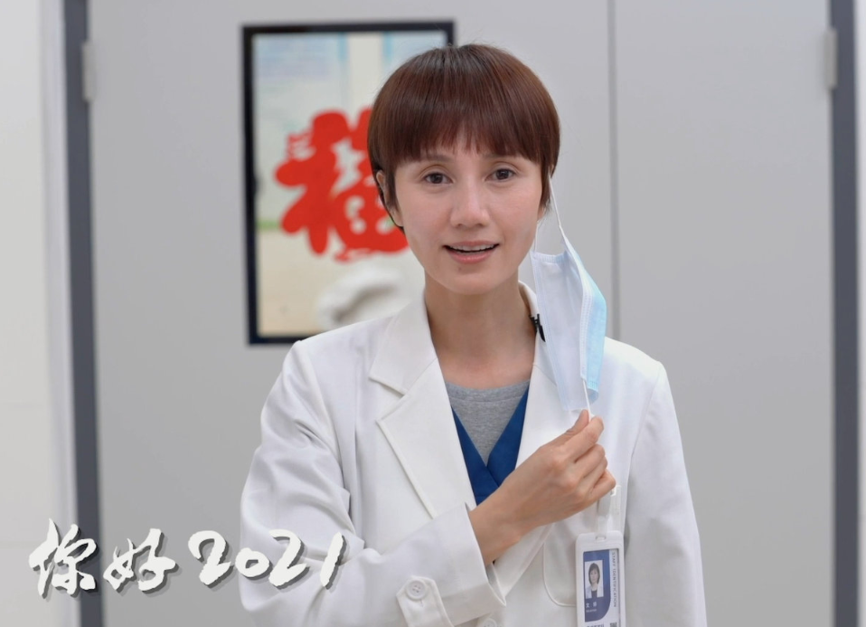 醫(yī)生演員的成長(zhǎng)之路，從舞臺(tái)到人生的自信與成就感之旅