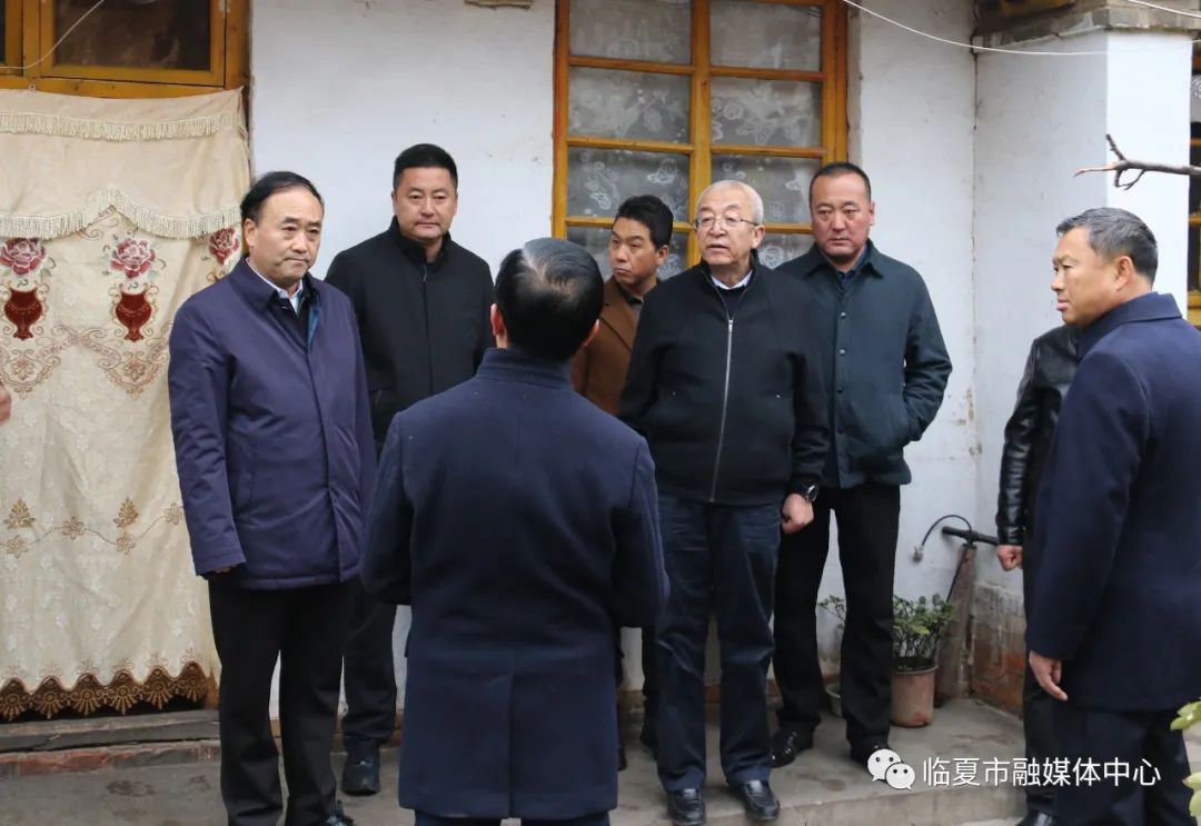 臨夏卡占龍的現任職位及其觀點分析